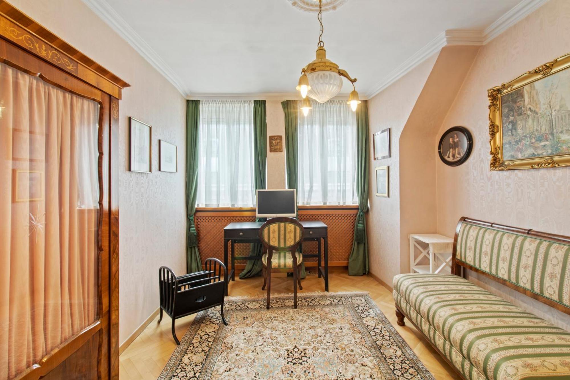Spacious Penthouse With Stephen Cathedral View