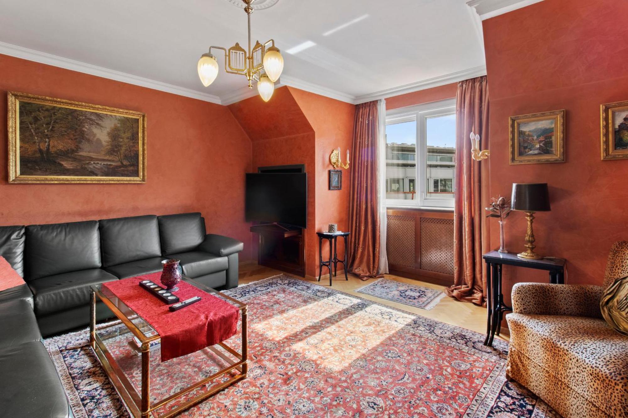 Spacious Penthouse With Stephen Cathedral View *