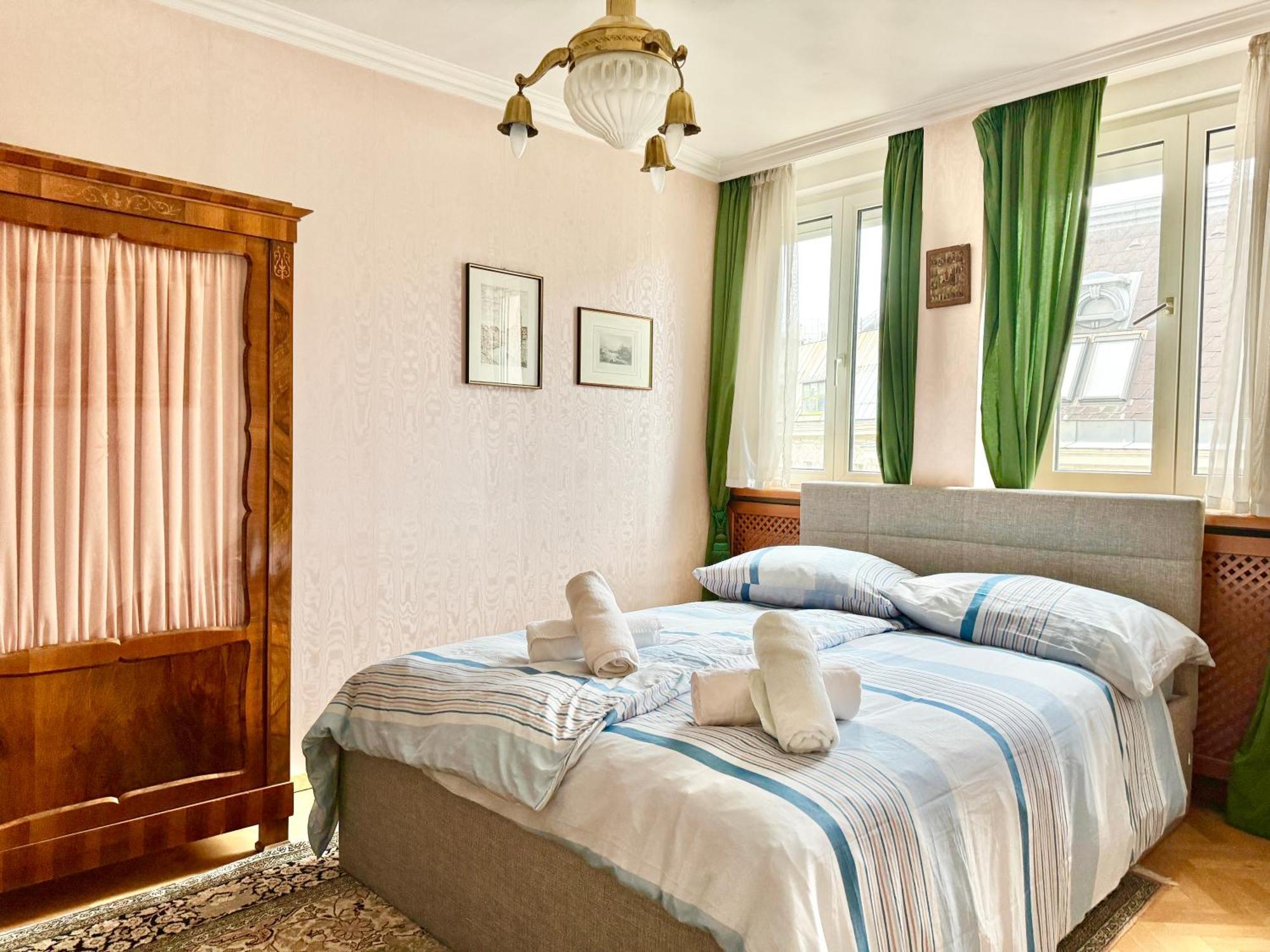 Apartment Spacious Penthouse With Stephen Cathedral View